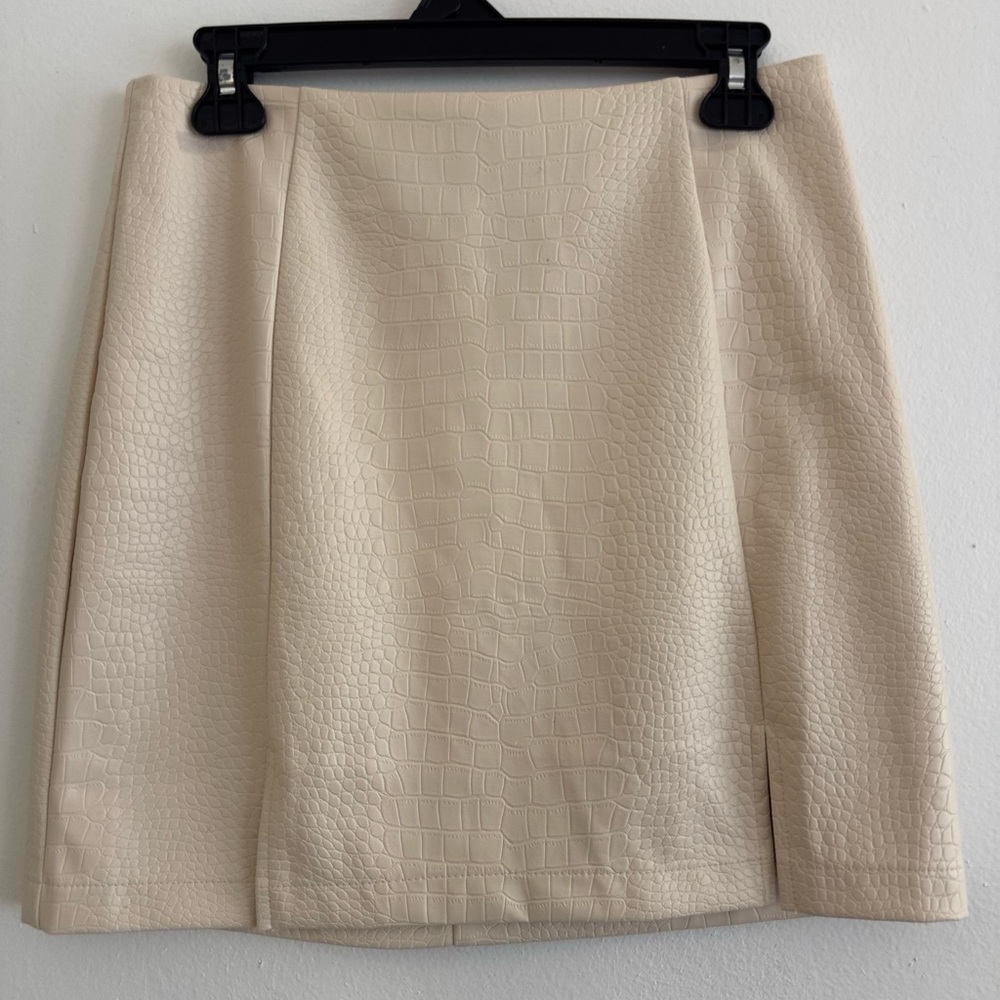 WMNS Faux Leather Cream Mini Skirt